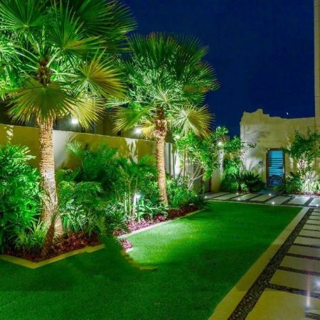 رقم منسق ديكورات حدائق تزين بالعشب الصناعي الرياض